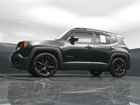 Used 2017 Jeep Renegade Altitude FWD image 17