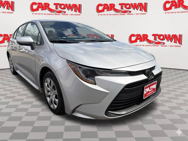 Used 2025 Toyota Corolla LE FWD image 4