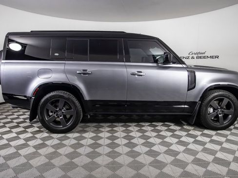 Used 2024 Land Rover Defender 130 X-Dynamic SE AWD/4WD image 13