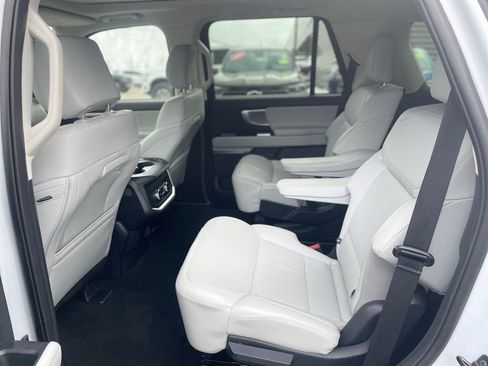 Used 2025 Ford Expedition Platinum AWD/4WD image 12