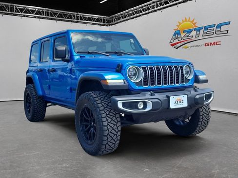 Used 2025 Jeep Wrangler Unlimited Sahara w/ Technology Group AWD/4WD image 3