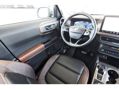 Used 2025 Ford Bronco Sport Outer Banks w/ Outer Banks Tech Package+ AWD/4WD image 7