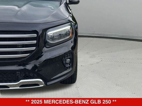 Used 2025 Mercedes-Benz GLB 250 image 10
