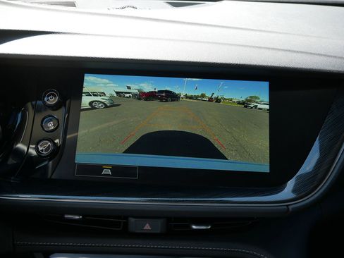 Used 2023 Buick Envision Essence AWD/4WD image 18