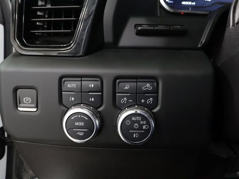 Used 2024 GMC Sierra 2500 AT4 w/ AT4 Premium Plus Package AWD/4WD image 17
