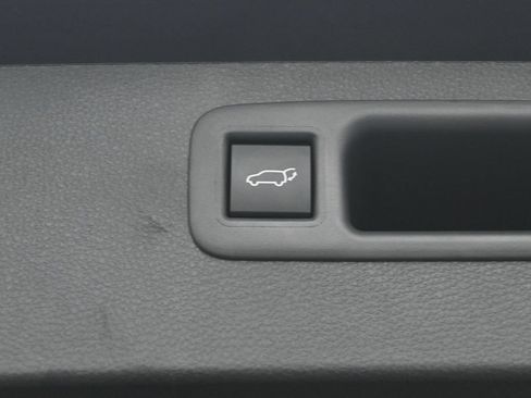 Certified 2026 Toyota Highlander Limited AWD/4WD image 34
