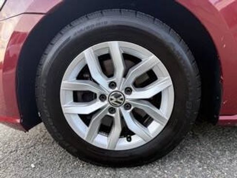 Used 2018 Volkswagen Passat 2.0T S w/ Driver Assistance Package FWD image 16