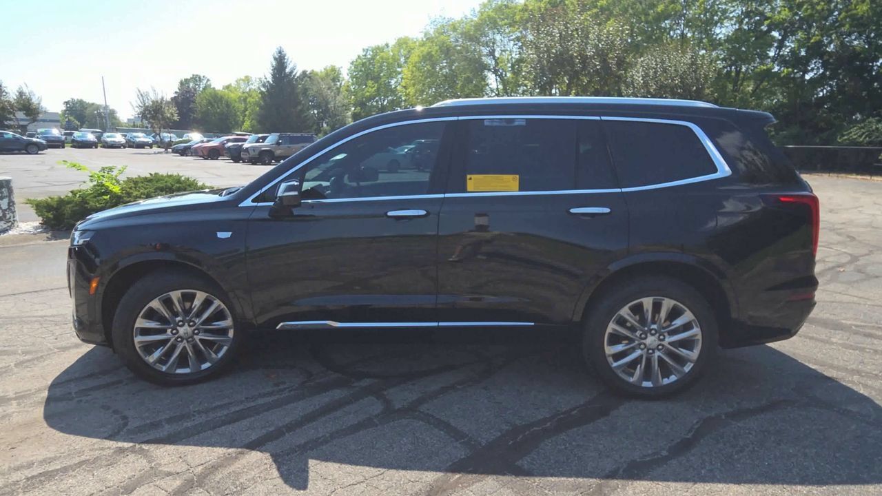 Used 2023 Cadillac XT6 Premium Luxury w/ Technology Package AWD/4WD image 5