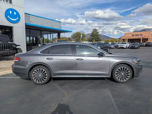 Used 2022 Volkswagen Passat 2.0T FWD image 2