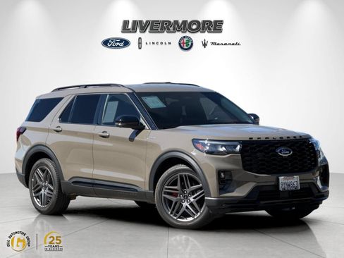 Used 2026 Ford Explorer ST-Line w/ ST-Line Street Pack RWD image 1