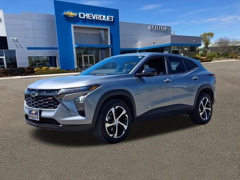 Used 2024 Chevrolet Trax RS FWD image 33
