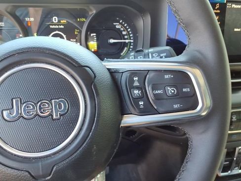 Used 2025 Jeep Wrangler Unlimited Sahara AWD/4WD image 10