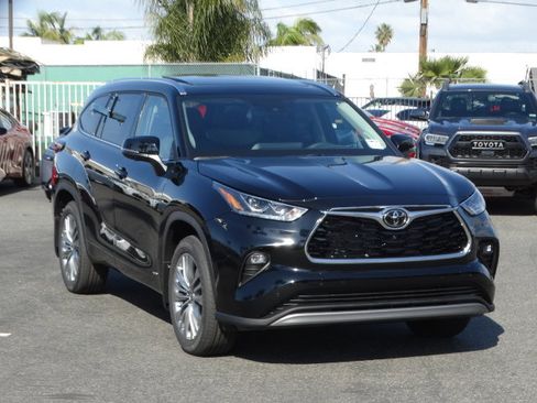 New 2026 Toyota Highlander Platinum AWD/4WD image 2
