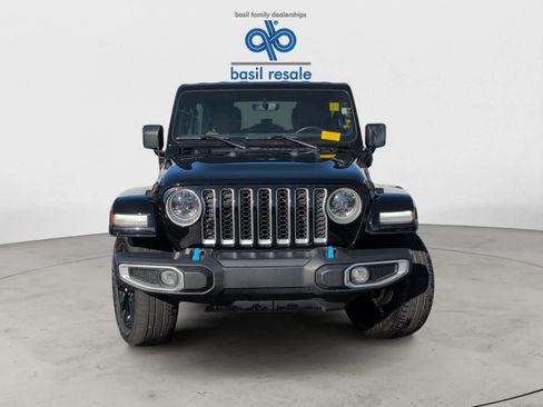 Used 2023 Jeep Wrangler Unlimited Sahara w/ Cold Weather Group AWD/4WD image 11