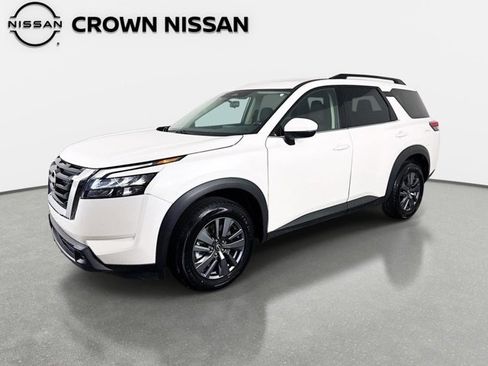 Certified 2024 Nissan Pathfinder SV FWD image 1
