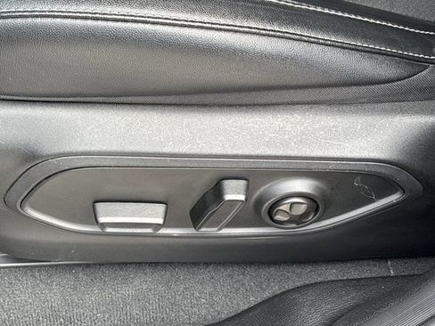 Used 2025 Jeep Grand Cherokee L Laredo RWD image 17