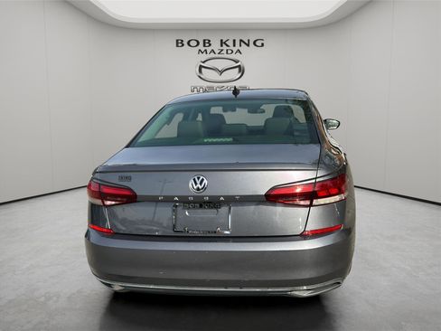 Used 2020 Volkswagen Passat 2.0T SE FWD image 4