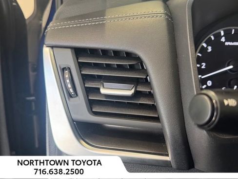 Used 2025 Nissan Rogue SV AWD/4WD image 29