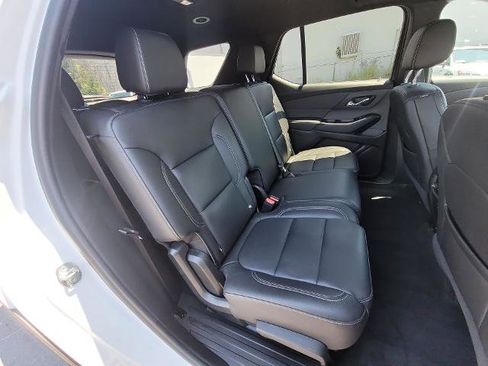 Used 2023 Chevrolet Traverse LT FWD image 25