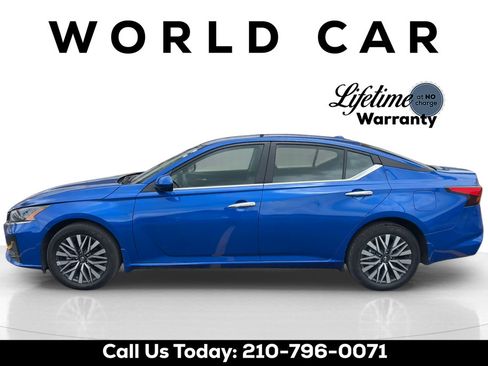 Used 2025 Nissan Altima 2.5 SV w/ SV Premium Package AWD/4WD image 4