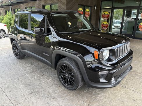 Used 2019 Jeep Renegade Latitude FWD image 4