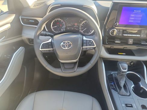 Certified 2023 Toyota Highlander XLE image 21