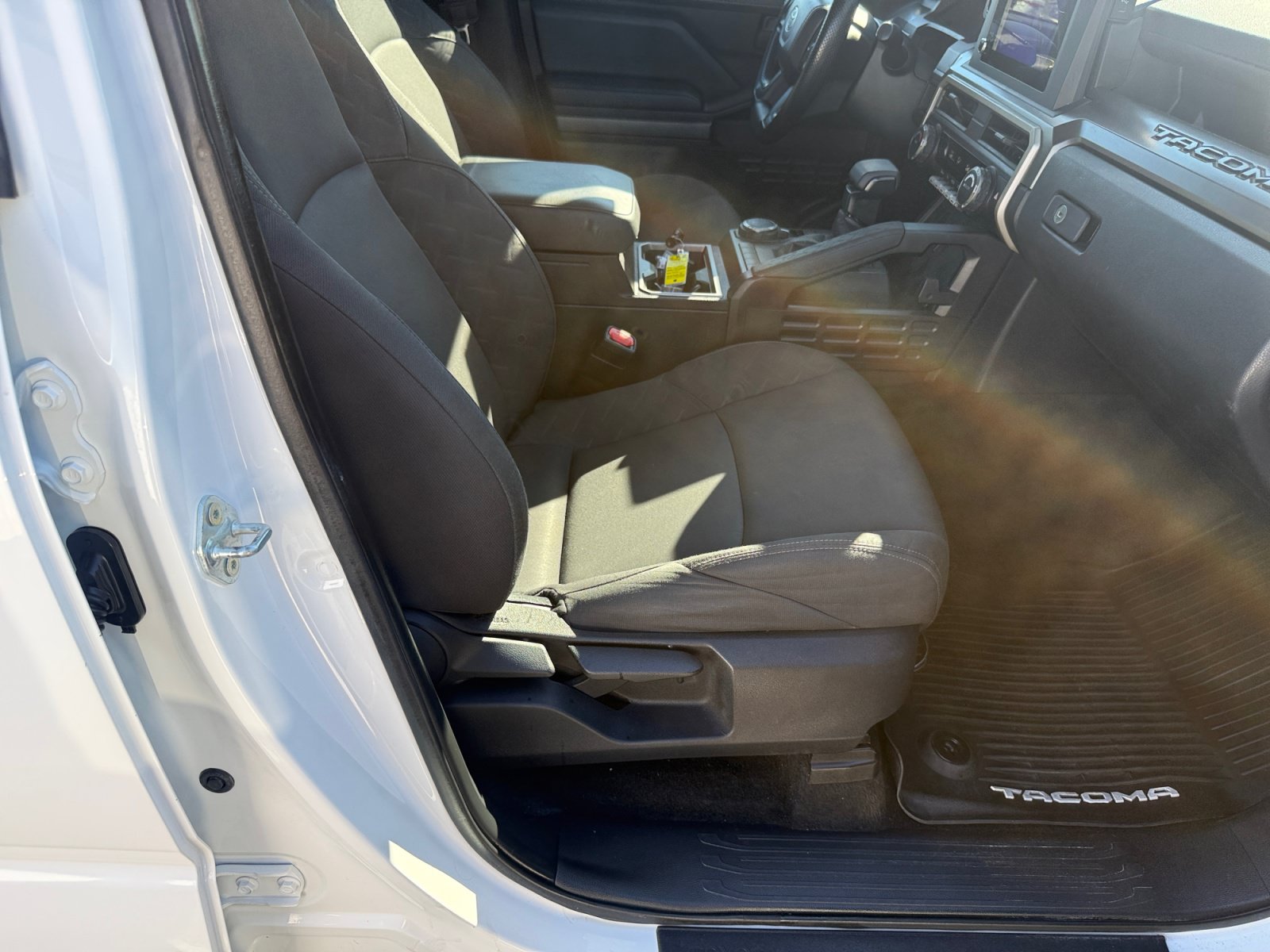 Used 2024 Toyota Tacoma SR5 AWD/4WD image 30