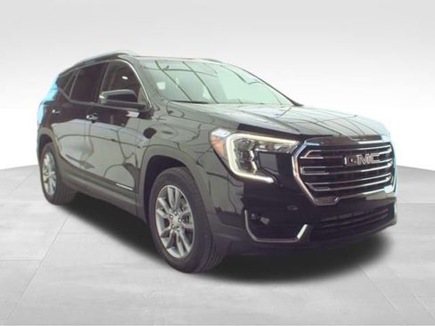 Used 2024 GMC Terrain SLT image 3