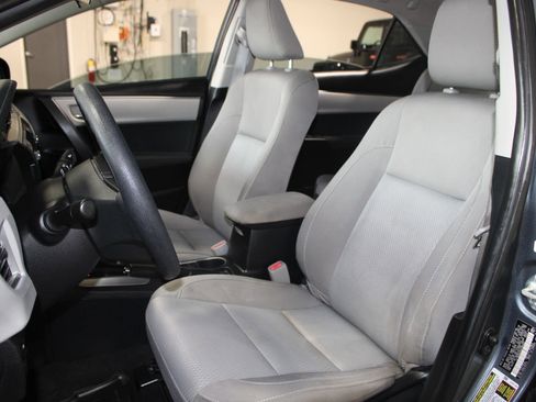 Used 2016 Toyota Corolla LE image 19