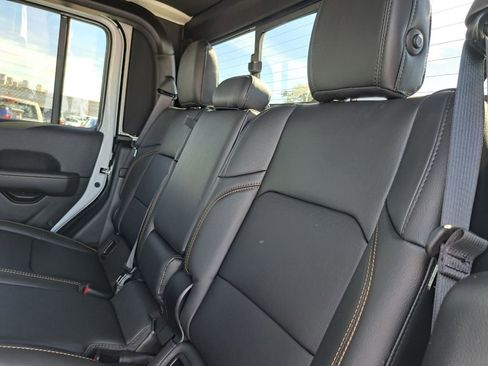 New 2025 Jeep Gladiator High Tide image 21