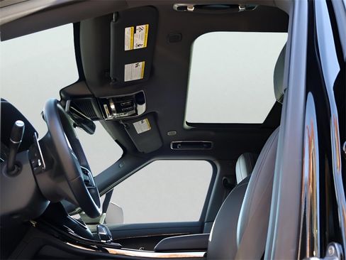 Used 2024 Land Rover Range Rover Sport SE image 37