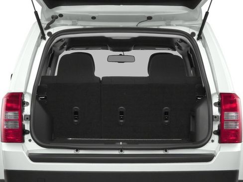 Used 2016 Jeep Patriot High Altitude FWD image 15