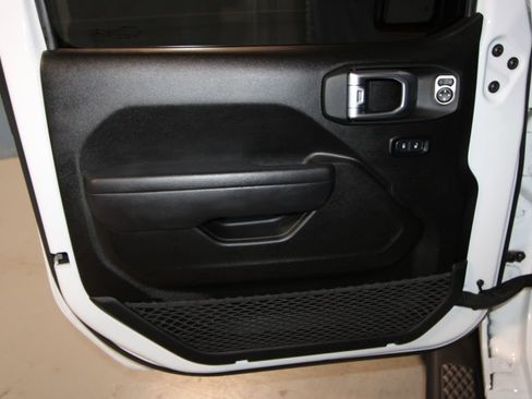 Used 2022 Jeep Gladiator Mojave w/ Trailer Tow Package image 5