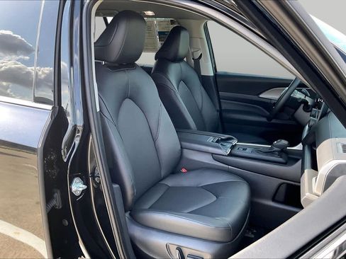 Used 2026 Toyota Grand Highlander AWD image 9