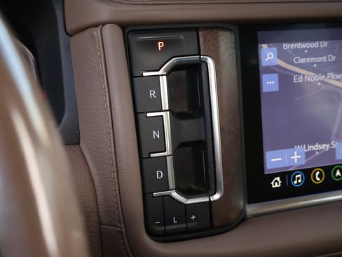 Used 2021 GMC Yukon Denali w/ Denali Premium Package image 20