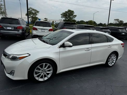 Used 2013 Toyota Avalon Limited w/ Technology Pkg FWD image 2
