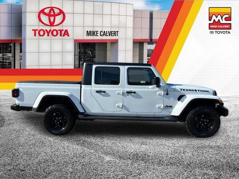 Used 2022 Jeep Gladiator Sport AWD/4WD image 6