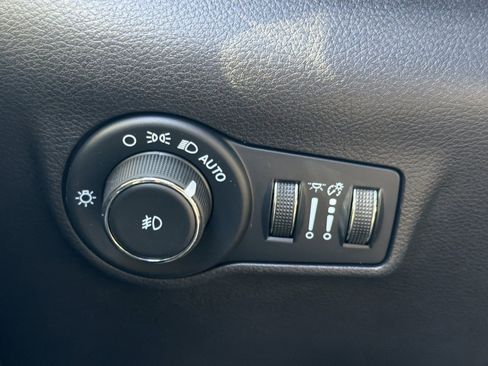 Used 2023 Jeep Compass Trailhawk AWD/4WD image 25
