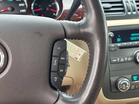 Used 2011 Buick Lucerne CXL FWD image 23