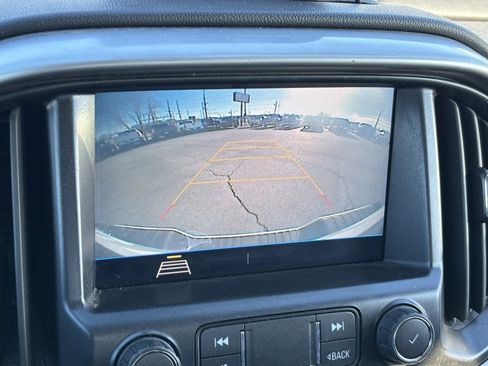 Used 2022 Chevrolet Colorado LT w/ LT Convenience Package image 9