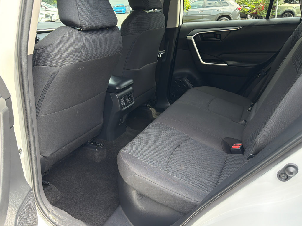 Used 2021 Toyota RAV4 LE AWD/4WD image 17