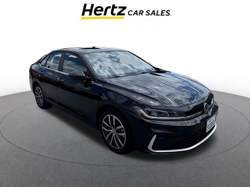 Used 2025 Volkswagen Jetta SE FWD image 1