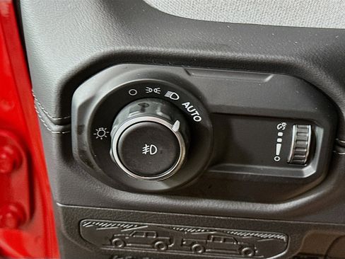 Used 2025 Jeep Wrangler Unlimited Sahara AWD/4WD image 17