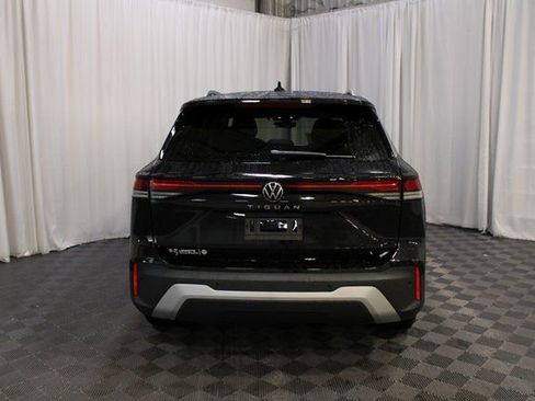 New 2026 Volkswagen Tiguan SE image 22
