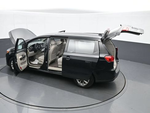 Used 2020 Kia Sedona L FWD image 39