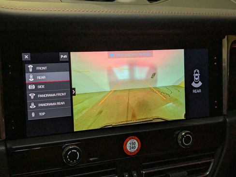 Certified 2025 Porsche Macan S AWD/4WD image 79
