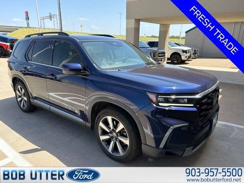 Used 2025 Honda Pilot Touring image 2