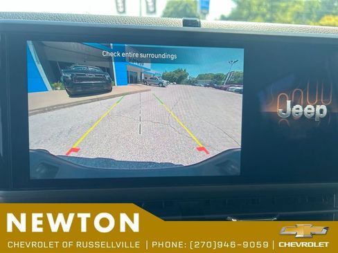 Used 2025 Jeep Gladiator Sport AWD/4WD image 11