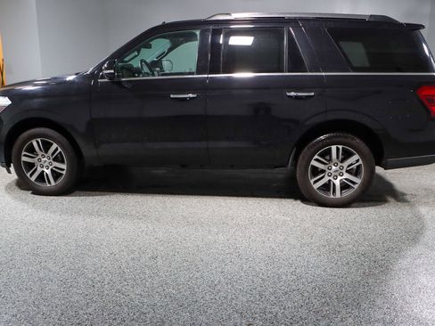 Used 2022 Ford Expedition Limited image 10