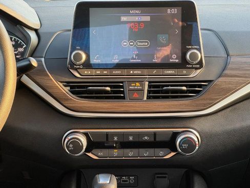 Used 2024 Nissan Altima 2.5 SV image 13